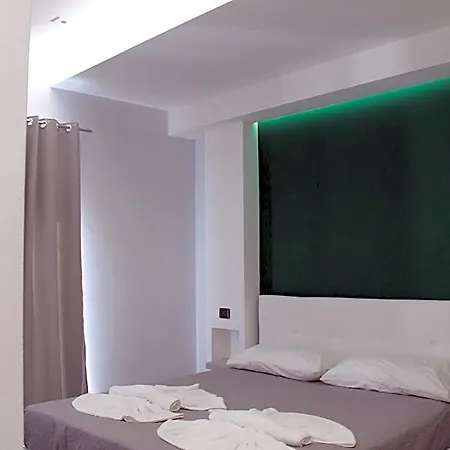 Olive Luxury מלון ליאפאדס